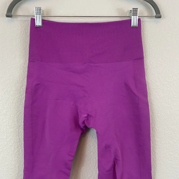 Lululemon purple ribbed cropped leggings size 6 - Picture 2 of 10